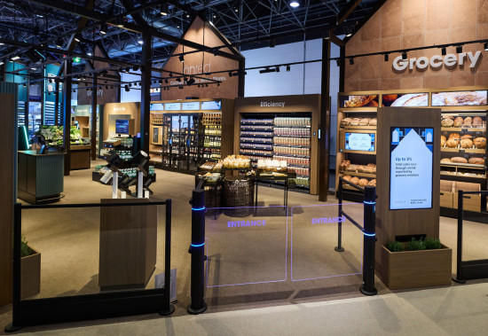 Am Messestand präsentierte die ITAB Group Self-Checkout- und Age-Verification-Systeme, sensorbasierte Gates sowie den „Vision Hybrid Checkout“.&nbsp;