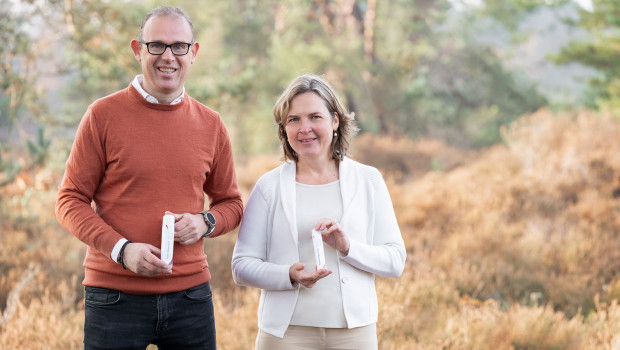 CEO Dr. Beatrix Förster, im Bild mit CCO Roel Boersma, sieht großes Wachstumspotenzial für die Produkte von Doderm.