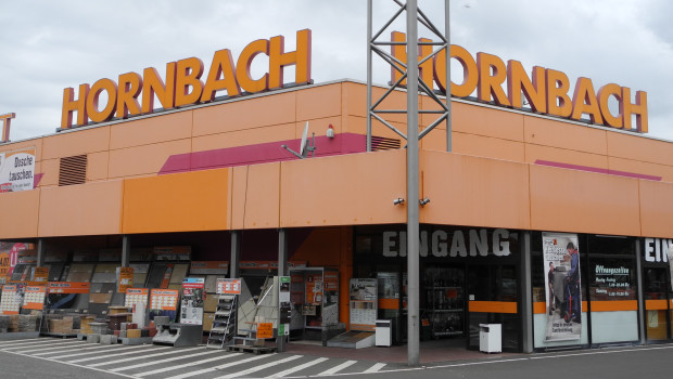 Die Hornbach-Baumärkte haben im abgelaufenen Geschäftsjahr 2014/2015 ihre Umsätze um 6,5 Prozent auf 3,357 Mrd. € gesteigert. Die Hornbach-Baumärkte haben im abgelaufenen Geschäftsjahr 2014/2015 ihre Umsätze um 6,5 Prozent auf 3,357 Mrd. € gesteigert.