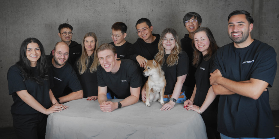 Sie waren bereits Kollegen im Mutterkonzern CTG: Während Co-Founder Corben Pape (vorne, Mitte) Katzen und Hunde mag, bekennt sich Jason Liu (letzte Reihe, links) klar zur Katze.