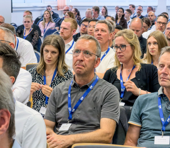 160 externe Teilnehmer lauschten den Vorträgen. 160 externe Teilnehmer lauschten den Vorträgen.