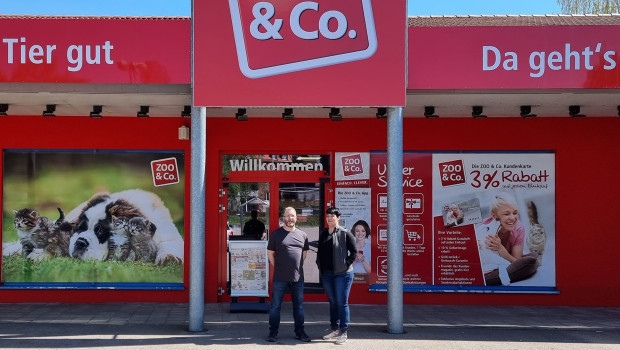Wolfgang Buchholz und Nadine Matthes vor ihrem neuen Zoo & Co. in Zwickau.