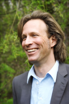 Dr. Clauder beschreitet neue Wege Dr. Clauder beschreitet neue Wege