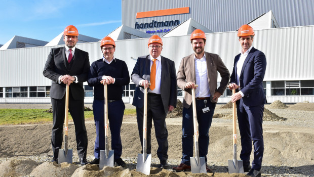 Freuen sich auf die Erweiterung (von links): Harald Suchanka (CEO Handtmann F&P), Markus Handtmann (Geschäftsführer Handtmann Holding), Thomas Handtmann (Geschäftsführer Handtmann Holding), Valentin Ulrich (Geschäftsführer Handtmann Holding) und Dr. Mark Betzold (CTO Handtmann F&P).