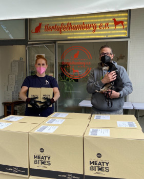 Hagen Deutschland hat der Tiertafel Hamburg rund 1.450 Artikel übergeben. Hagen Deutschland hat der Tiertafel Hamburg rund 1.450 Artikel übergeben.