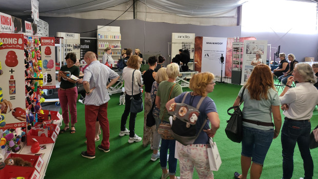 Viele Geschäftspartner der Tierbude Nalbach waren zur Hausmesse gekommen. Manche von ihnen nahmen dafür weite Anfahrten in Kauf.