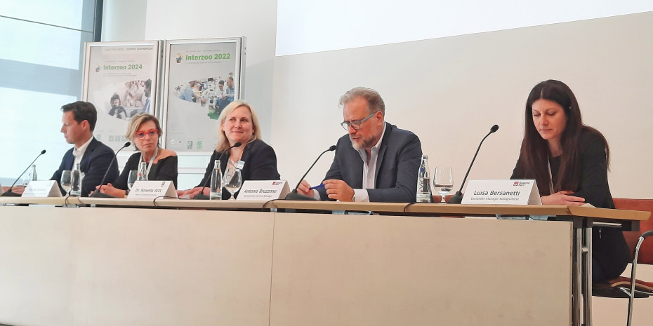 Gute Stimmung bei der gemein­samen Pressekonferenz: Gordon Bonnet (links) und Rowena Arzt (Dritte von links) vom WZF sowie Pascale Sonvico (Zweite von links), Antonio Bruzzone (Vierter von links) und Luisa Bersanetti (rechts).