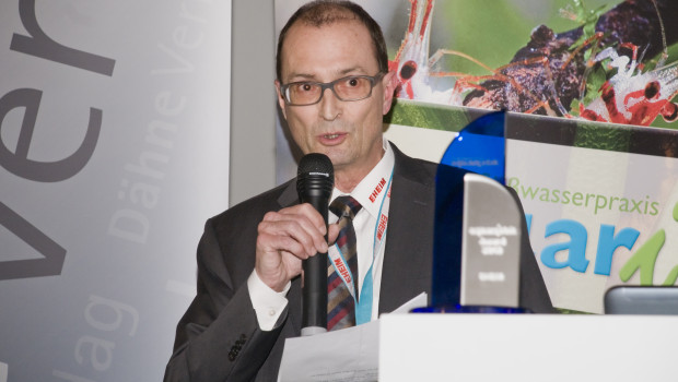 Mit dem ersten aquaristik-Award wurde die Firma Eheim ausgezeichnet. Den Preis entgegengenommen hat Reinhard Eheim, Sohn des Firmengründers Gunther Eheim. Mit dem ersten aquaristik-Award wurde die Firma Eheim ausgezeichnet. Den Preis entgegengenommen hat Reinhard Eheim, Sohn des Firmengründers Gunther Eheim.