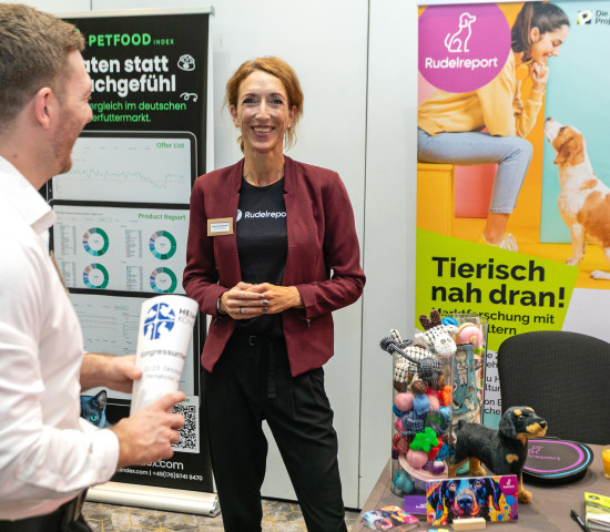 Dr. Jessica Schwamborn stellte die Rudelreport-Reihe vor.