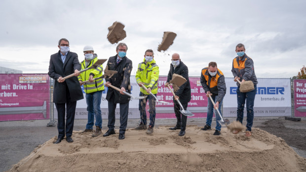 Ende Oktober in Paderborn: Spatenstich für den neuen Hornbach-Standort.