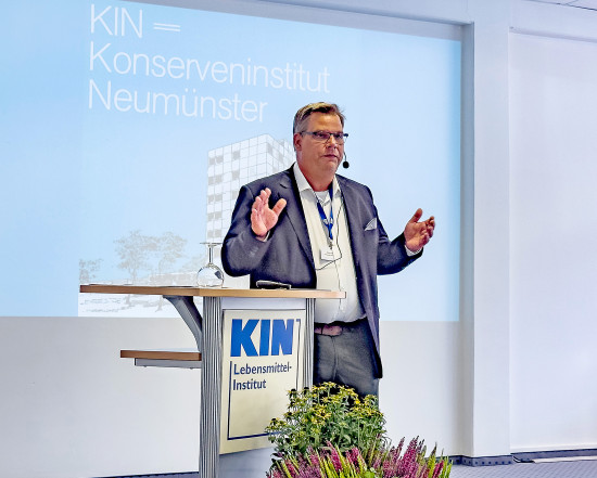 Patrick Ferrier begrüßte über 100 Gäste im Lebensmittelinstitut. Patrick Ferrier begrüßte über 100 Gäste im Lebensmittelinstitut.