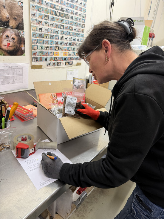 16 Mitarbeitende, zirka 980 Artikel, rund 950qm Lager und Kunden aus Deutschland und der Schweiz – das ist Lieblingsshop in Zahlen. 16 Mitarbeitende, zirka 980 Artikel, rund 950qm Lager und Kunden aus Deutschland und der Schweiz – das ist Lieblingsshop in Zahlen.