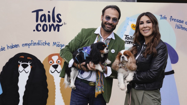 Familie Williams und ihre Hundedamen Sissi und Franzi. Familie Williams und ihre Hundedamen Sissi und Franzi.