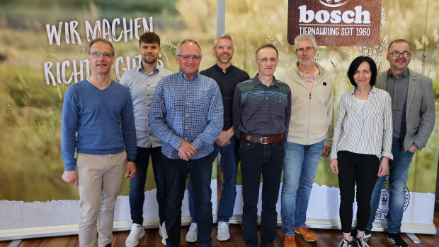 Der Generationswechsel bei Bosch in einem Bild (von links): Geschäftsführer Gerd Kastler, Martin Kreiselmeyer, Reinhold Habel, Steffen Dill, Dr. Ralf Nuhn, Dr. Franz-Josef Neumann und die beiden Geschäftsführer Agathe und Wolfgang Heim.