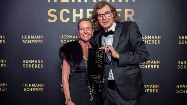 Peggy Pleines wurde in Wiesbaden für ihren Vortrag „Superpower Entscheidung“ mit dem Excellence Award ausgezeichnet.