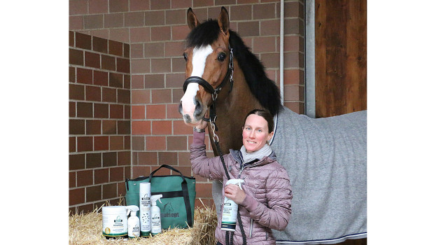 Helen Langehanenberg setzt in ihrer Reitanlage mit fast 50 Pferden in Billerbeck die „Equisept“-Produkte ein.