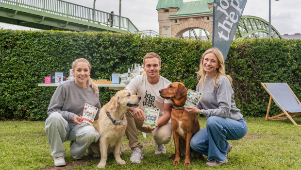 Dog’s-Love- Gründerin Katharina Miklauz (r.) mit Brand-Testimonial Conny Sporrer von der Martin Rütter Hundeschule Wien und Supertalent-Sieger und Hundetrainer Lukas Pratschker. Dog’s-Love- Gründerin Katharina Miklauz (r.) mit Brand-Testimonial Conny Sporrer von der Martin Rütter Hundeschule Wien und Supertalent-Sieger und Hundetrainer Lukas Pratschker.