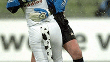 "Hundeflitzer" stört Fußballspiel