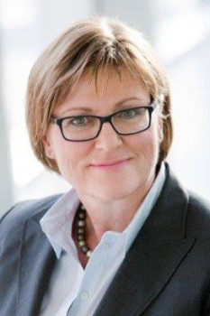 Ursula Lindl war als Top-Managerin bei führenden Unternehmen aus Industrie, Einzel- und Großhandel tätig.