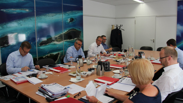 Die erste Jurysitzung zur Ermittlung von Deutschlands besten Tiernahrungsabteilungen fand im AirportConference Center in Frankfurt am Main statt. Die erste Jurysitzung zur Ermittlung von Deutschlands besten Tiernahrungsabteilungen fand im AirportConference Center in Frankfurt am Main statt.
