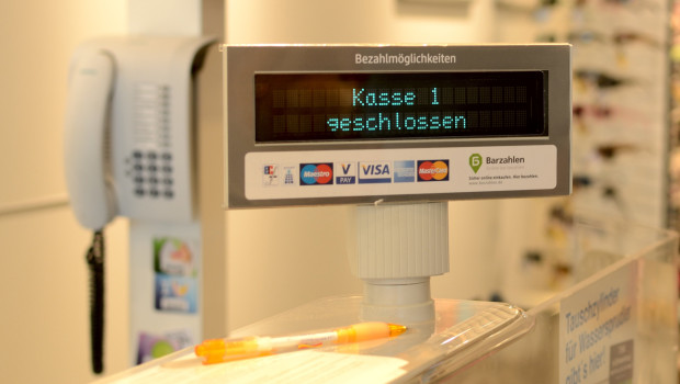 Von den insgesamt 710.000 Kassen im Einzelhandel ist mittlerweile jede 18. eine Self-Checkout-Kasse – Personalmangel hat die Entwicklung beschleunigt.