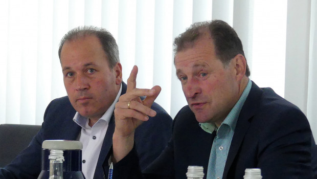 Der Vorstandsvorsitzende Ewald Glaser (rechts) und Vorstand Lukas Roßhart erläuterten auf der Bilanz-Pressekonferenz die aktuellen Zahlen der ZG Raiffeisen.