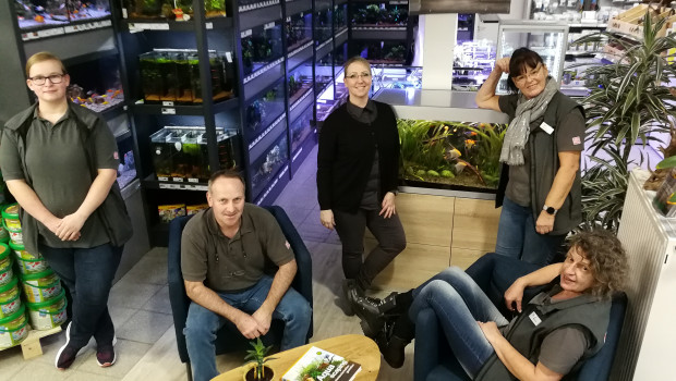 Nicole Luscher (Mitte) mit dem Team von Zoo & Co. Bünde.