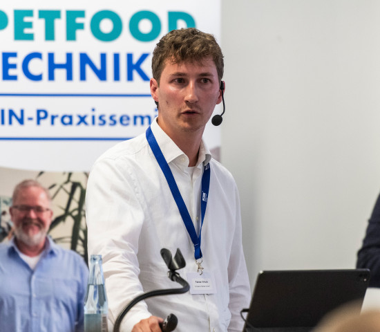 Fabian Ahuis, Produktentwickler bei der Emsland Group, berichtete von „Textur ohne Beipackzettel – Stärke statt Carrageen & Gums“. Fabian Ahuis, Produktentwickler bei der Emsland Group, berichtete von „Textur ohne Beipackzettel – Stärke statt Carrageen & Gums“.