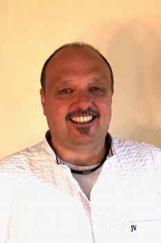 Michael Cestnik war zuletzt über 15 Jahre für die Firmen Söll und Oase, vornehmlich in Nord und Ostdeutschland, unterwegs. Als Gebietsleiter für diese Region wird er zukünftig allen Neu- und bestehenden Velda-Kunden als Ansprechpartner zur Verfügung stehen.