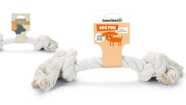 Das weiterentwickelte Verpackungsdesign geht direkt auf das Markenversprechen von Beeztees ein: Create Happy Pet Moments. Glückliche Momente zwischen Tier und Halter zu schaffen – unterstützt durch Produkte und Markenerlebnisse, die darauf ausgerichtet sind.