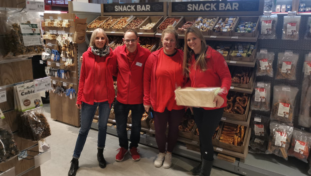 Dina Lehmann (rechts) und ihr Team in Hagen freuen sich über die Neueröffnung.