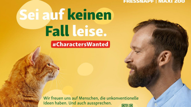 Für die neue Kampagne setzt Fressnapf Mitarbeiterinnen und Mitarbeiter in Szene.