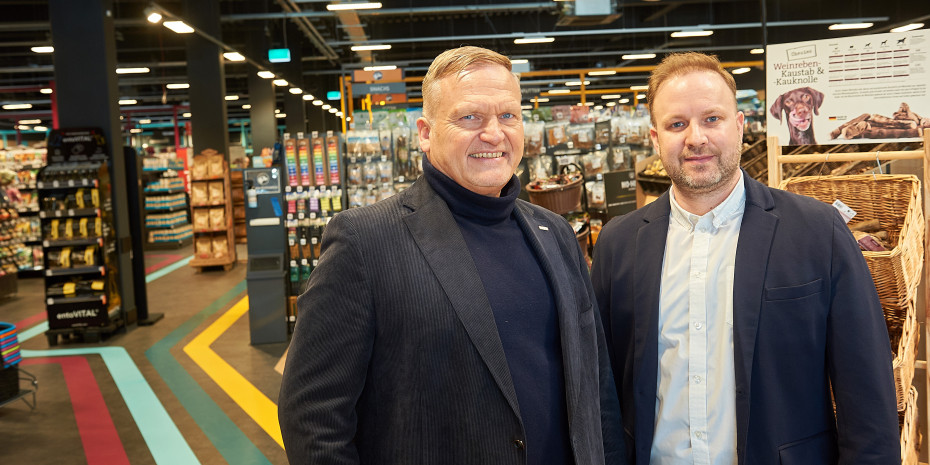 Peter Maly, Rewe Group Vorstand und COO Rewe (links), und Marcel Bersch, Geschäftsführer von Zoo Royal. 