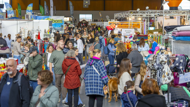 Besucherandrang in Karlsruhe: Über 200 Aussteller und ein buntes Rahmenprogramm lockten am ersten Adventswochenende in die Messehallen.