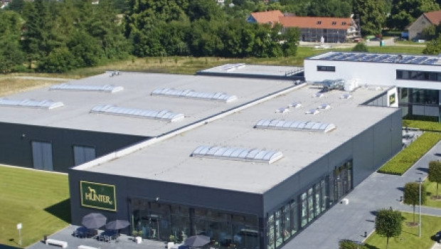 Hunter gehört zu den führenden Anbietern von Heimtierzubehör. Das Unternehmen ist vor allem stolz auf seine eigene Ledermanufaktur am Standort Bielefeld. 