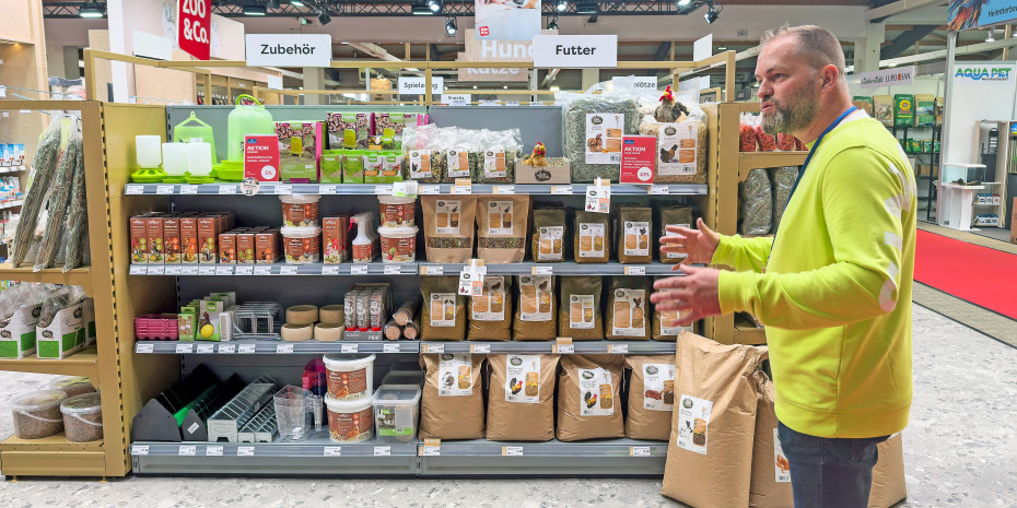 Das Sortiment Hobbyfarming rund um Huhn und Wachtel wurde erweitert, berichtet hier Christoph Lipphardt, Teamleiter Private Label. Das Sortiment Hobbyfarming rund um Huhn und Wachtel wurde erweitert, berichtet hier Christoph Lipphardt, Teamleiter Private Label.