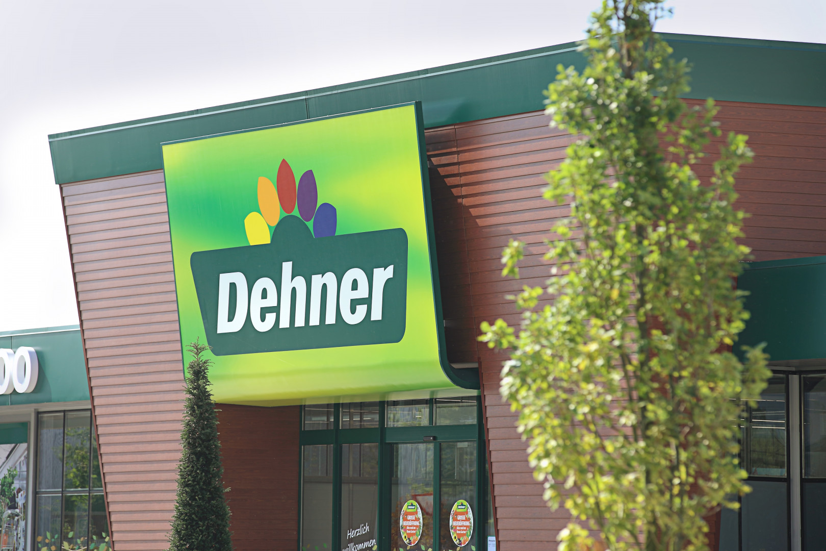 Dehner baut um und modernisiert