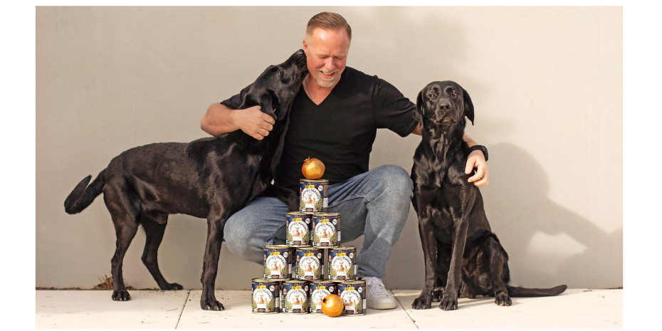 Die eigene Marke am POS zu ­erleben, berührt und macht stolz – ein Gefühl, das den Gründer Markus Fuchsenthaler auch nach 20 Jahren GranataPet begleitet.