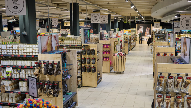 Die 1.400 m² große Verkaufsfläche in München Pasing erhielt eine neue Struktur. Die 1.400 m² große Verkaufsfläche in München Pasing erhielt eine neue Struktur.