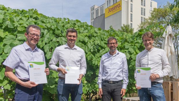 Glückliche Gesichter (von links): Martin Wörner, Christoph Neuberger und Frank Erbacher nahmen die Urkunden von Landrat Jens Marco Scherf entgegen.