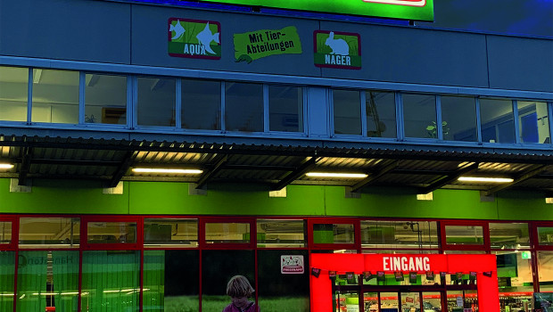 Die neue LED-Außenwerbefläche der Fressnapf-Filiale Wals bei Salzburg. Die neue LED-Außenwerbefläche der Fressnapf-Filiale Wals bei Salzburg.