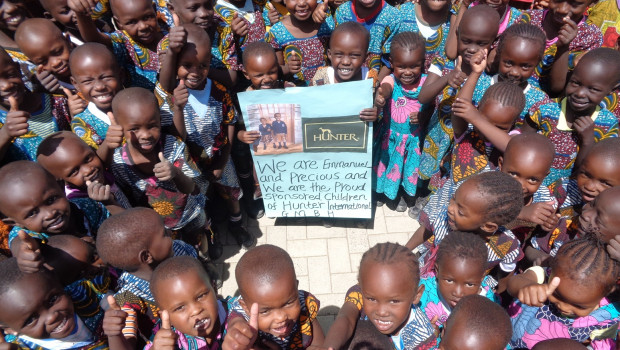 Hunter unterstützt das Hilfsprojekt „Leben & Lernen in Kenia“ jetzt auch mit Masken.