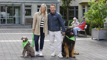 Purina unterstützt Hundebesuch im Seniorenheim
