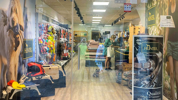 Ein optisches Highlight stellt der neue Hunter-Brand-Store in Mataró dar.