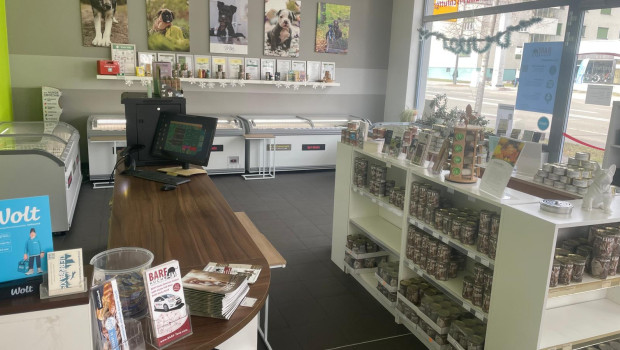 Die Barf Küche Leipzig wurde 2011 von Marco Prosche gegründet. Mit der Integration des Lokbest-Systems setzt der Fachhändler auf ein hybrides, technologiegestütztes Store-Modell.