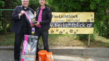 Tiernahrung für 2.000 &euro; übergeben