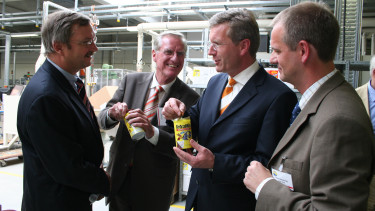 Tetra weiht neue Produktionsfabrik ein