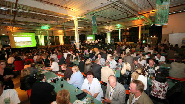 Zur letzten Open House Party von JBL vor acht Jahren kamen sehr viele Besucher aus nah und fern. Zur letzten Open House Party von JBL vor acht Jahren kamen sehr viele Besucher aus nah und fern.