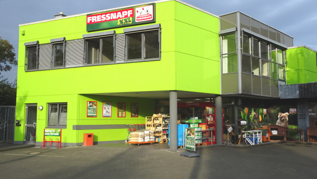 Fressnapf, hier der XXL-Standort in Bonn, wurde von Service Value stationär und online in die Top-3 der besten Händler Deutschlands gewählt.