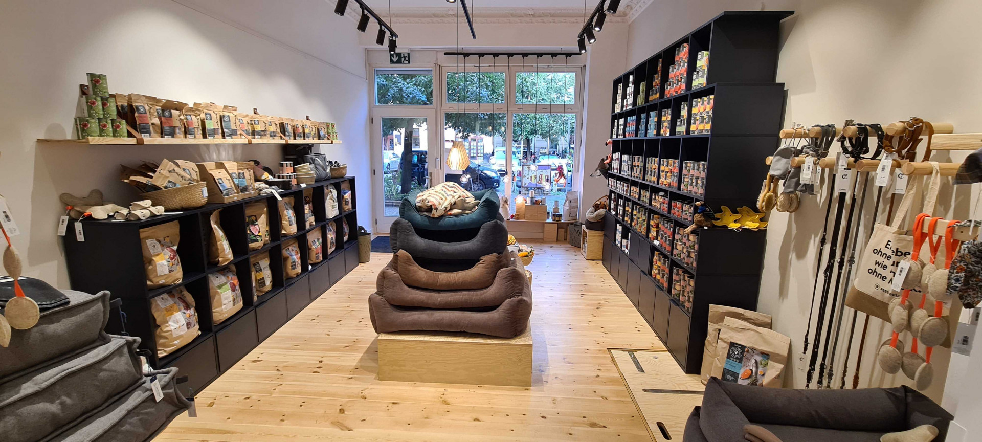 Pets Deli eröffnet Flagship Store pet online